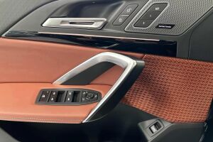 BMW iX2 esikatselu 19