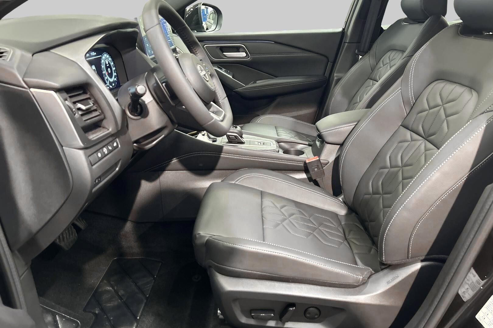 Nissan Qashqai iso kuva 7