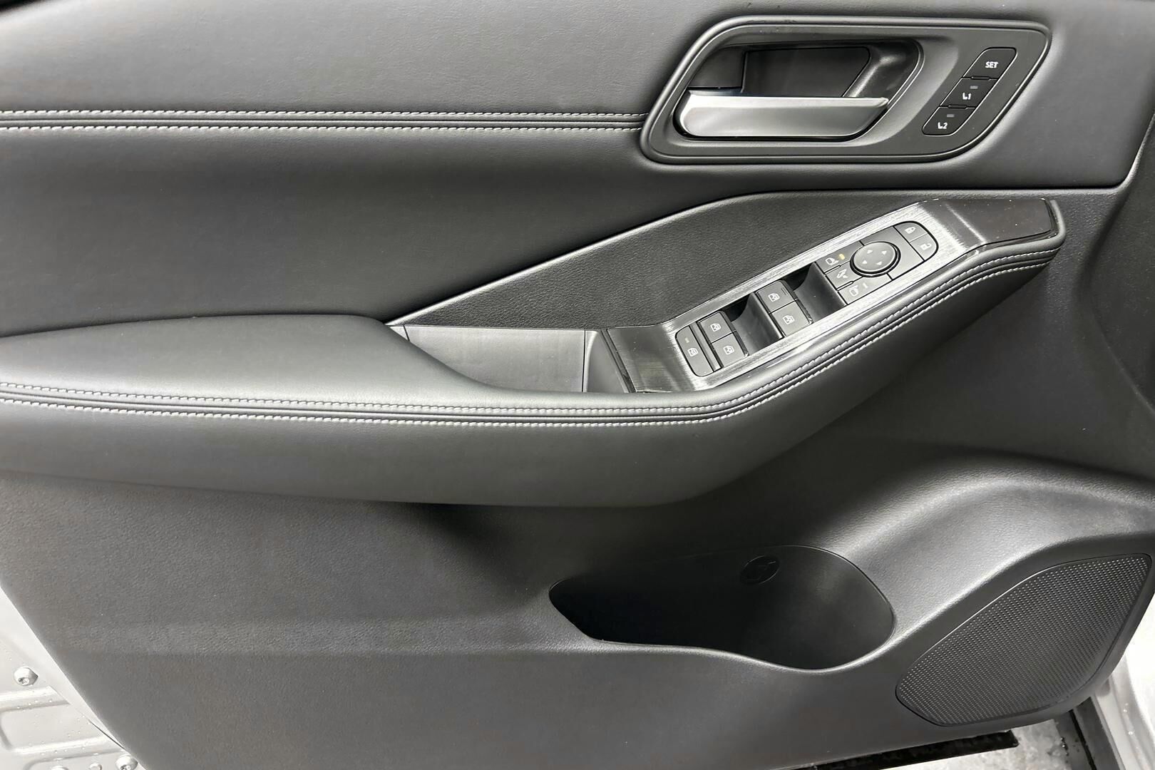 Nissan X-Trail iso kuva 13