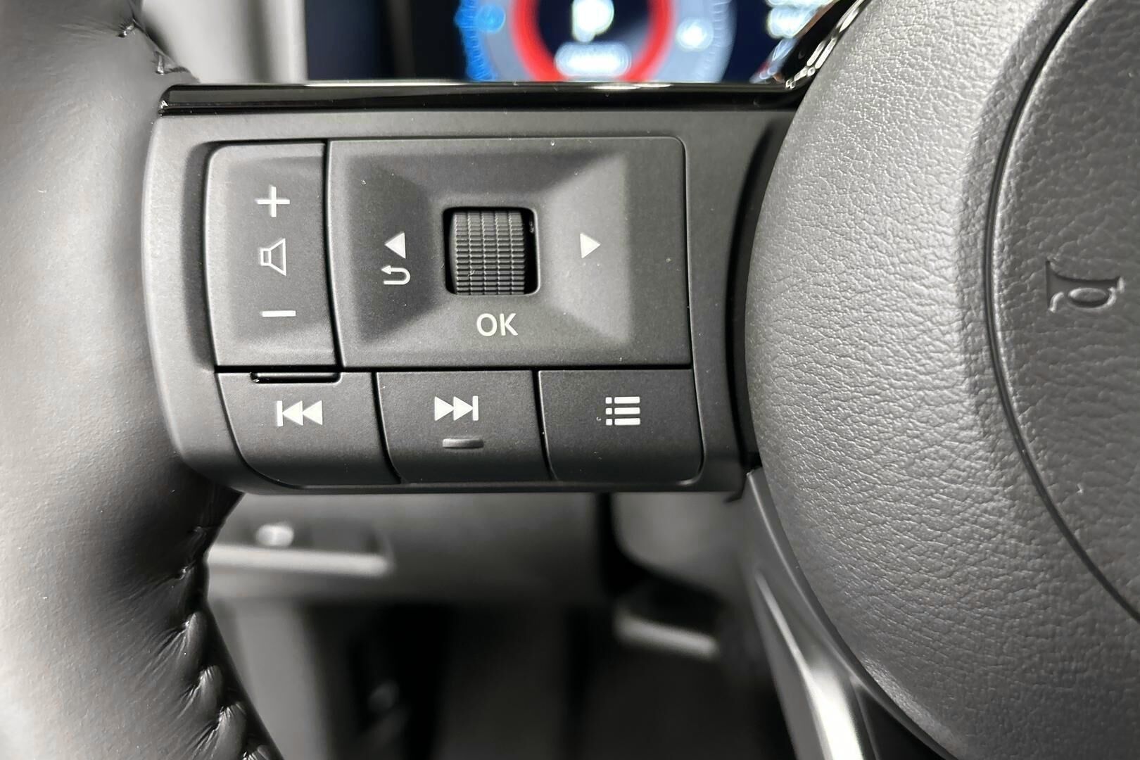 Nissan X-Trail iso kuva 15