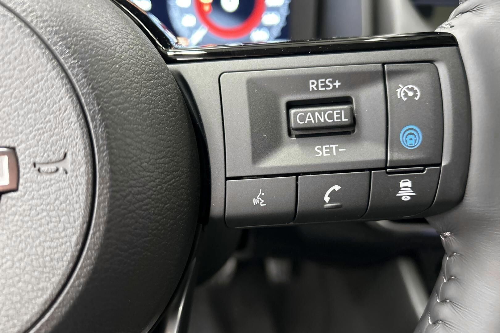 Nissan X-Trail iso kuva 16