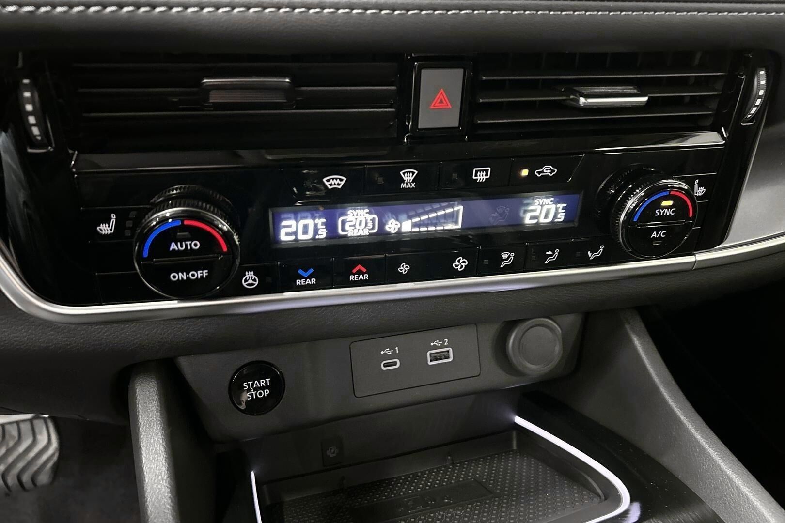 Nissan X-Trail iso kuva 20