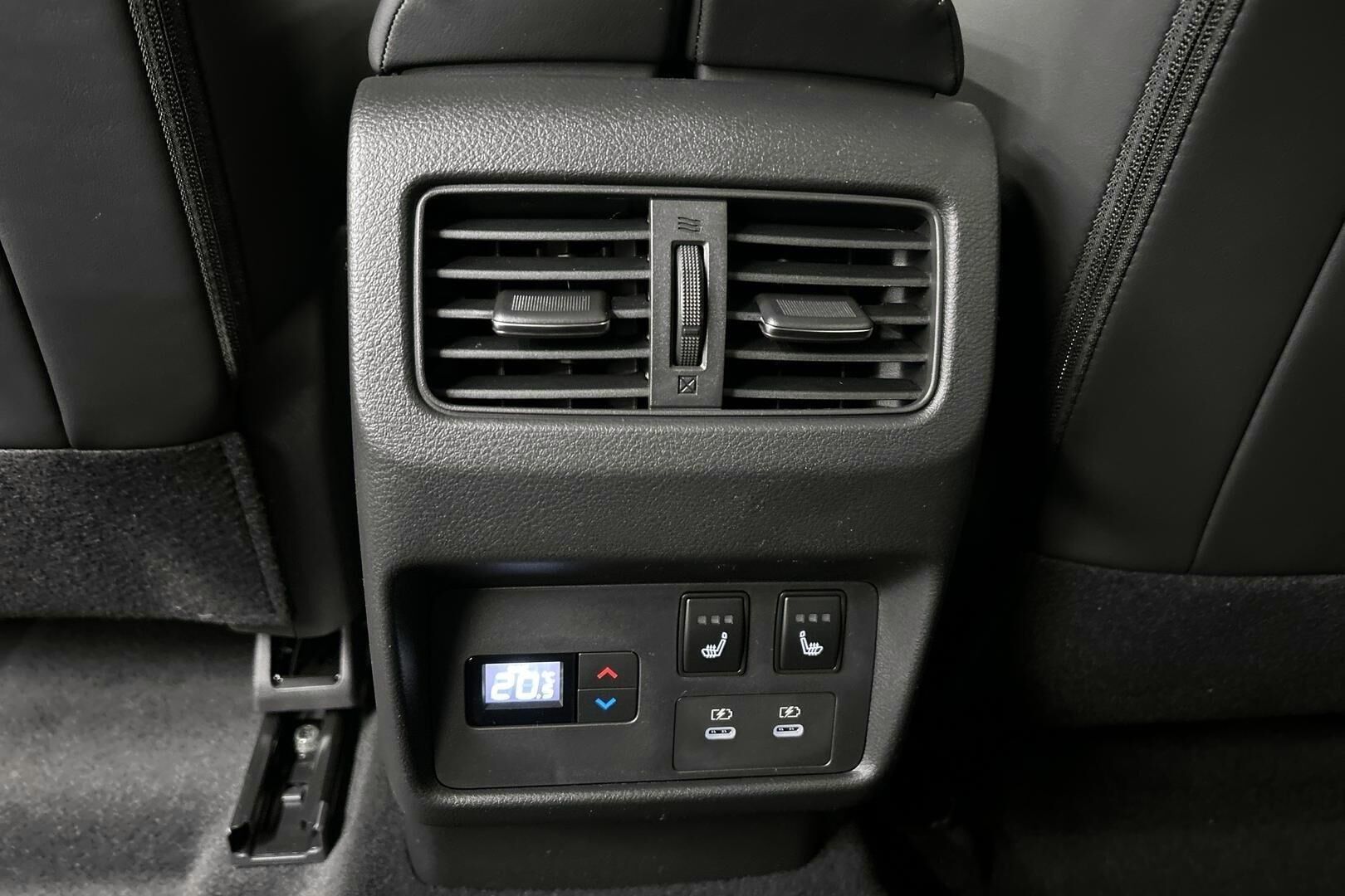 Nissan X-Trail iso kuva 22