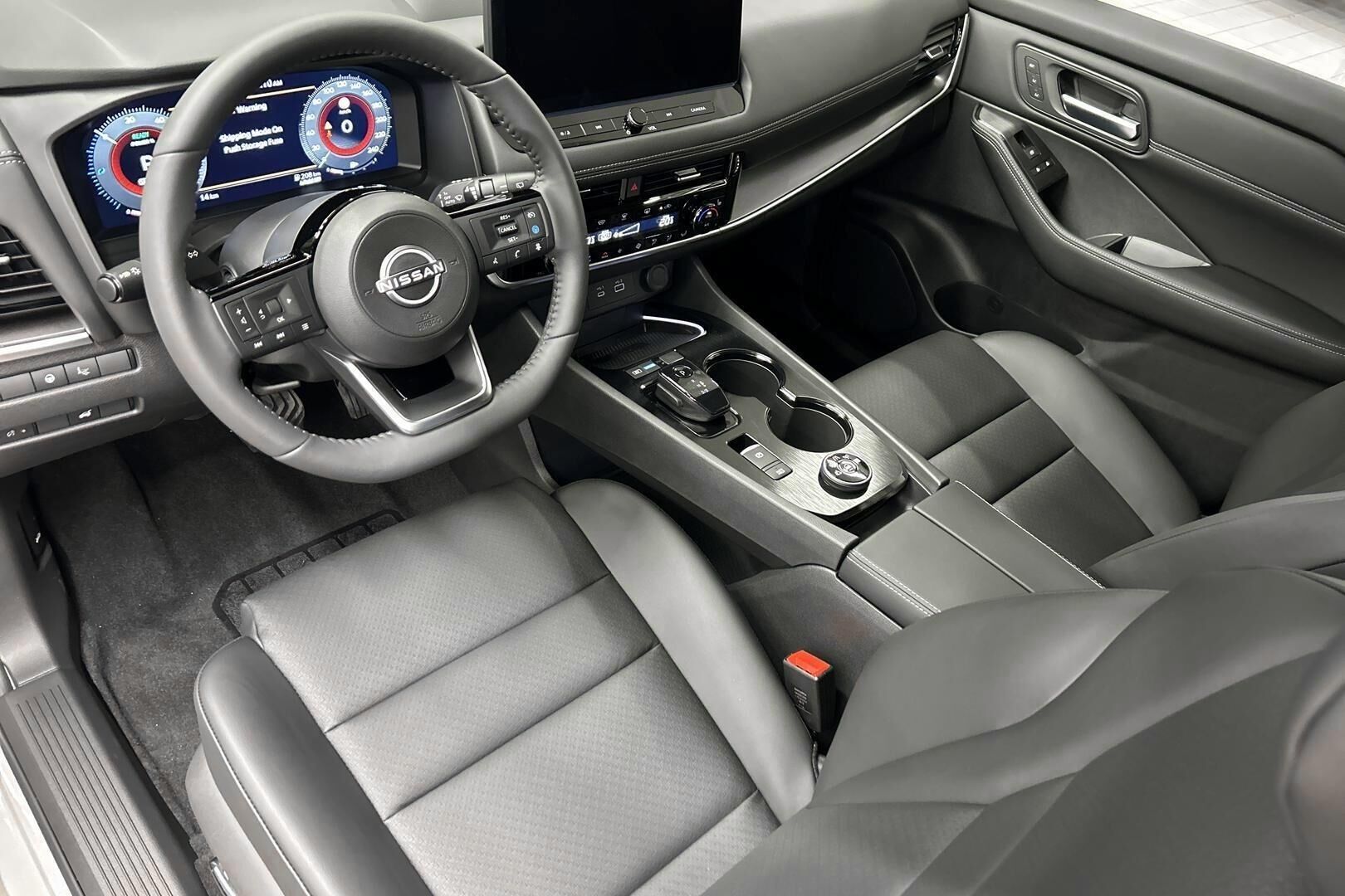 Nissan X-Trail iso kuva 8