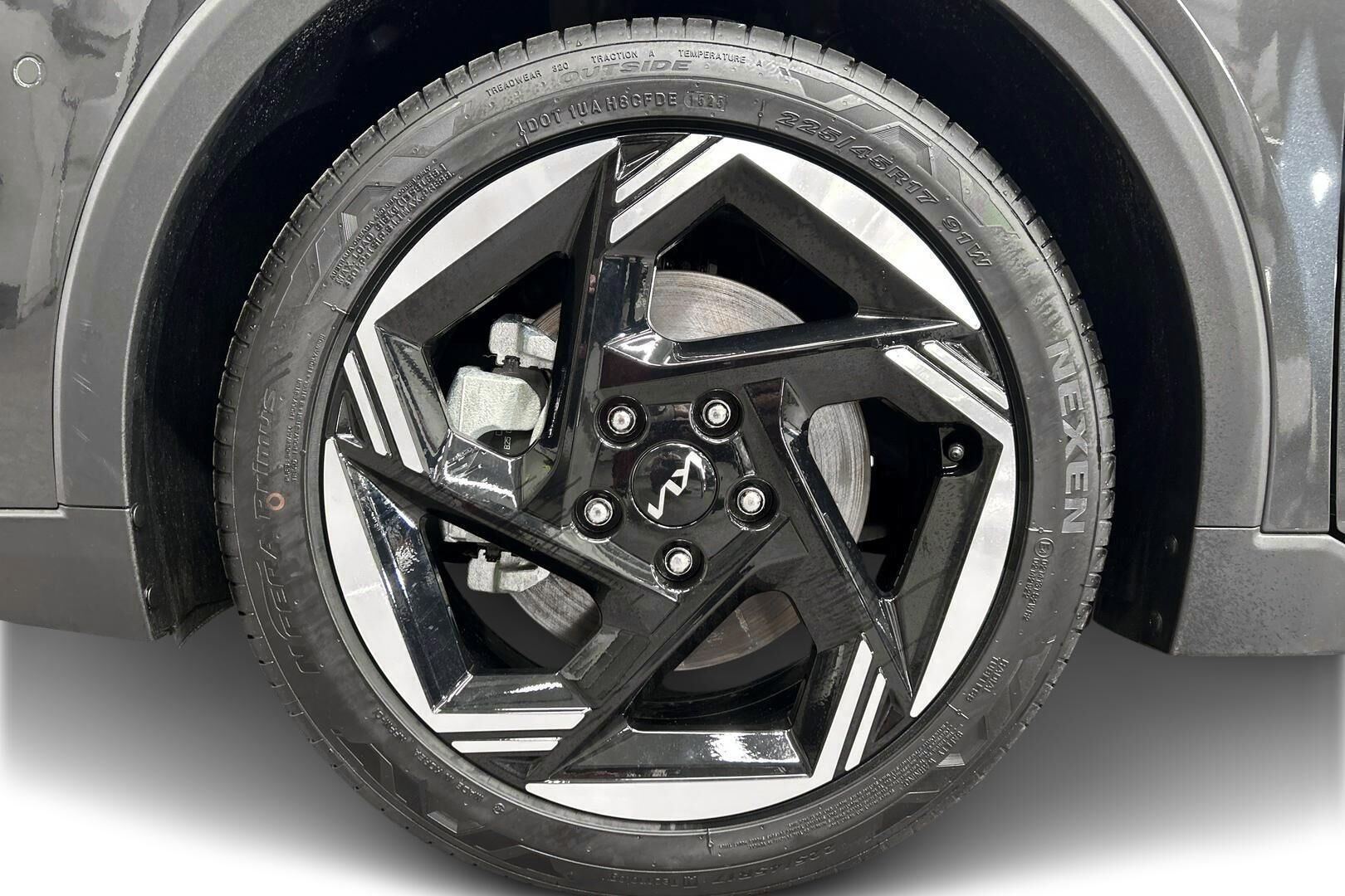 Kia K4 iso kuva 12