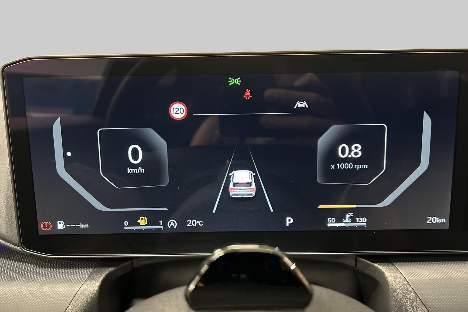 Kia K4 iso kuva 13