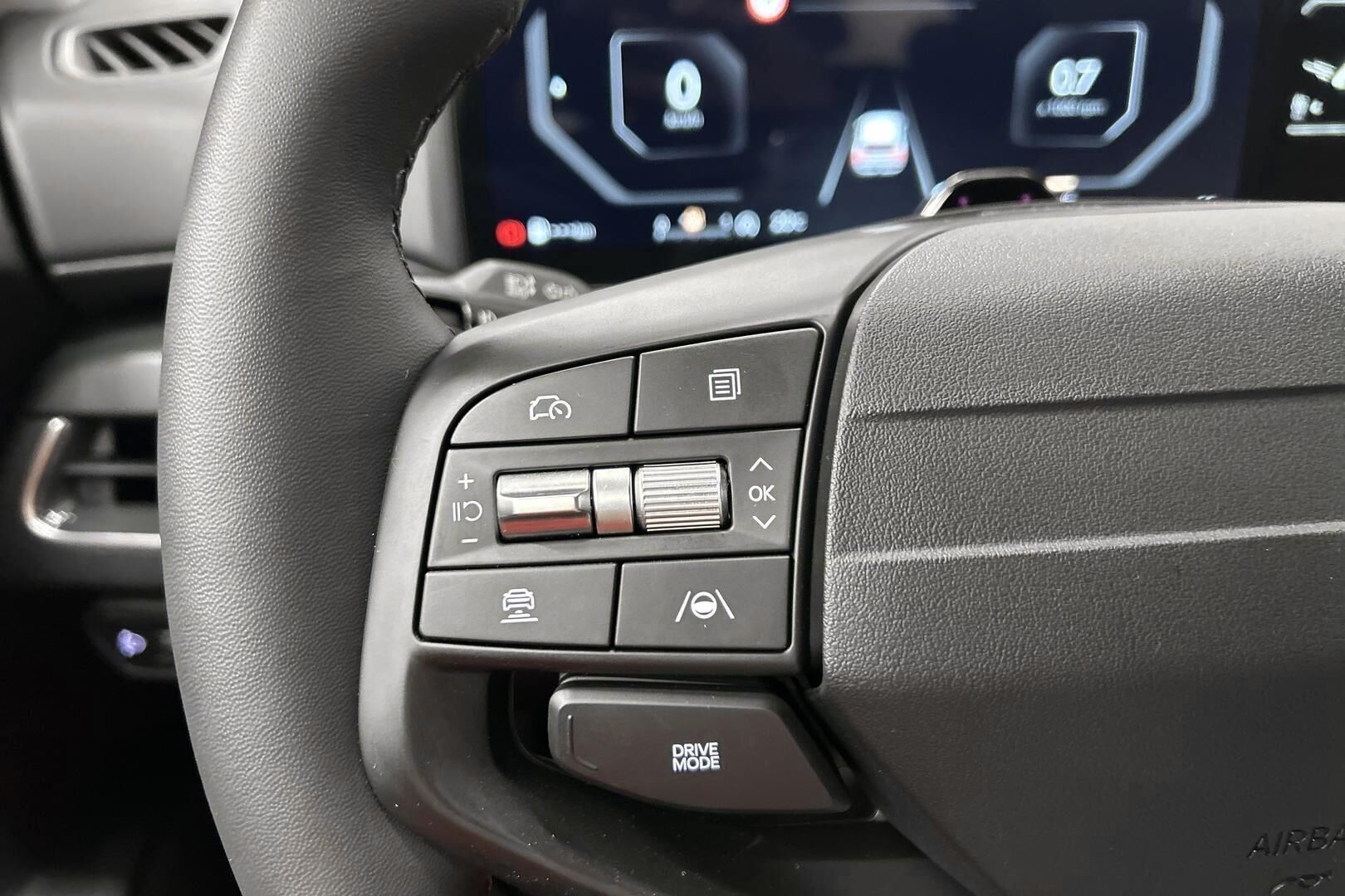 Kia K4 iso kuva 17