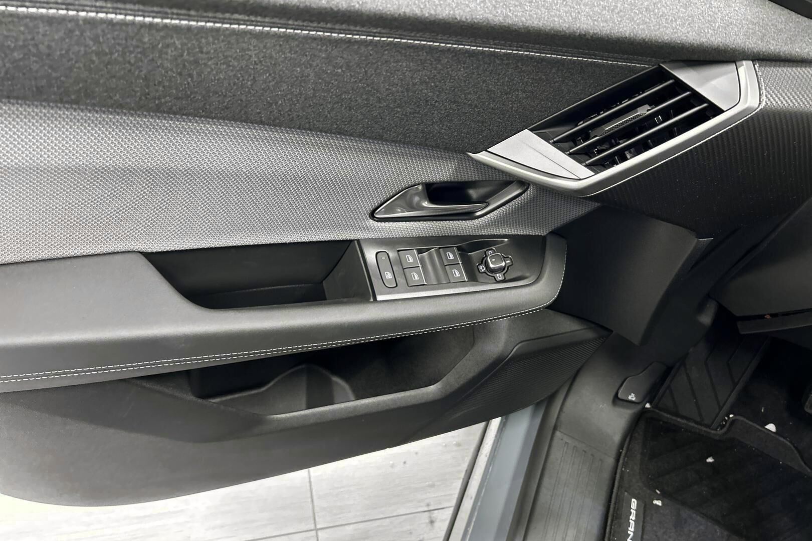 Opel Grandland iso kuva 27