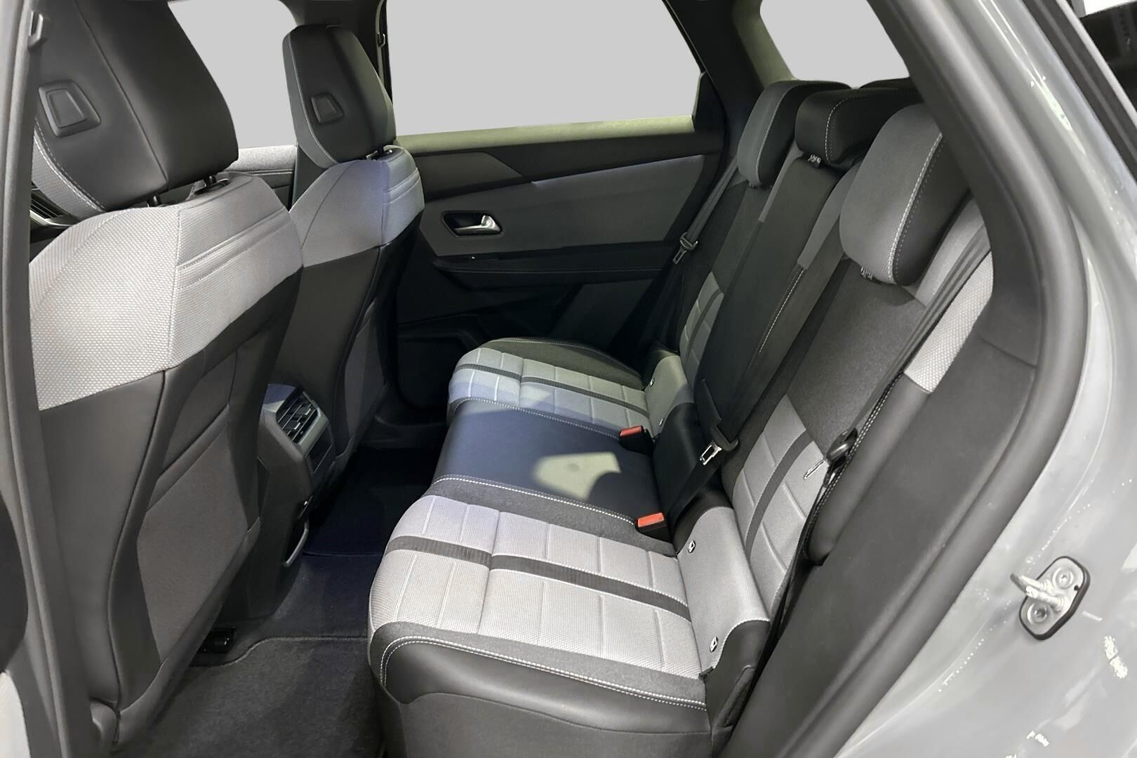 Opel Grandland iso kuva 9
