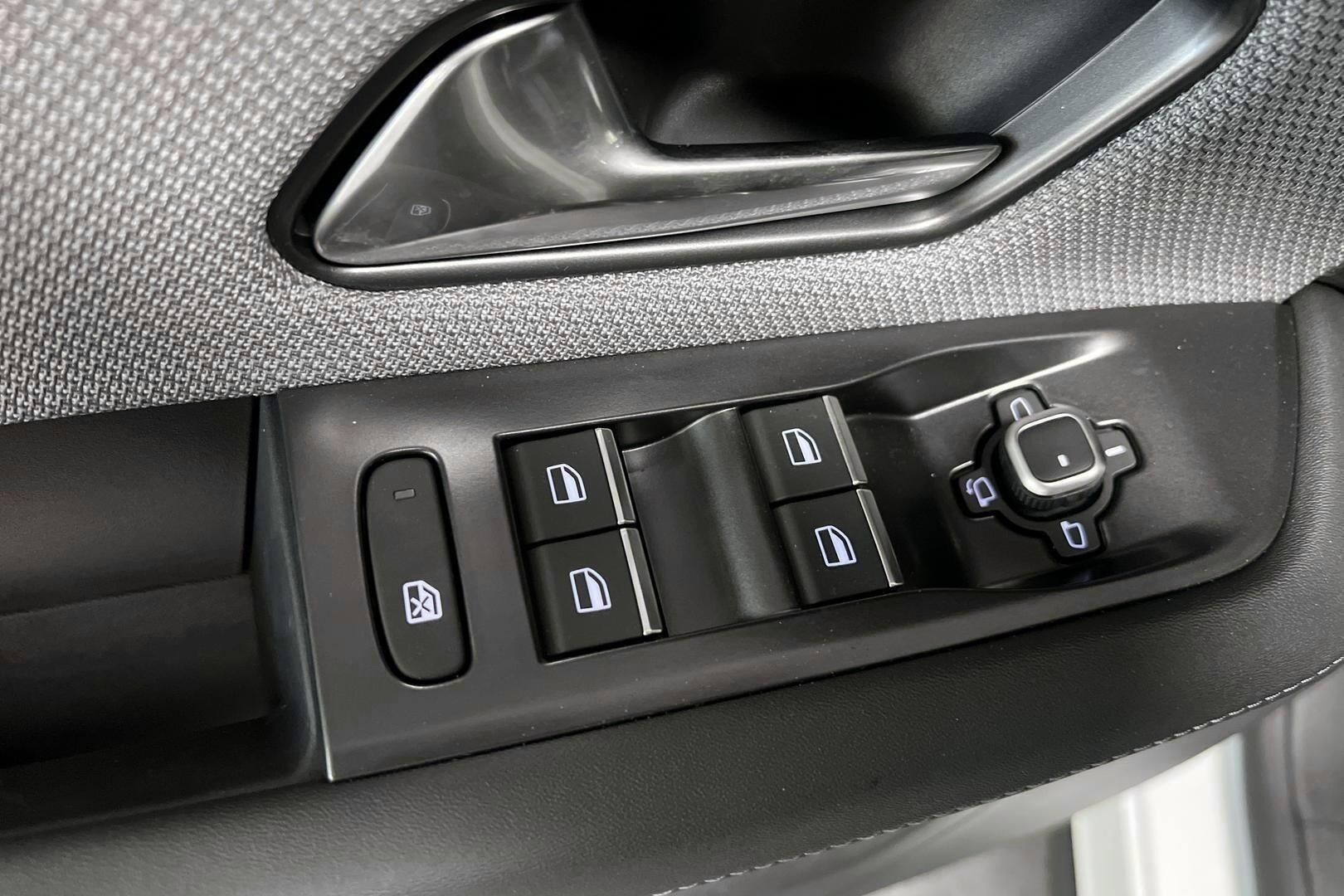 Opel Grandland iso kuva 14