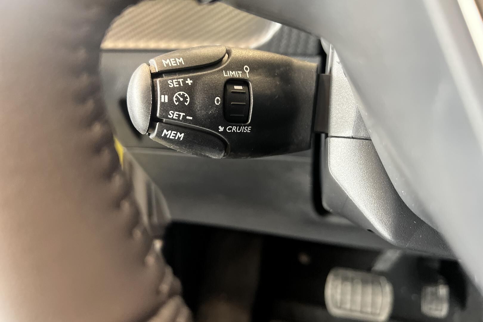 Peugeot 208 iso kuva 14