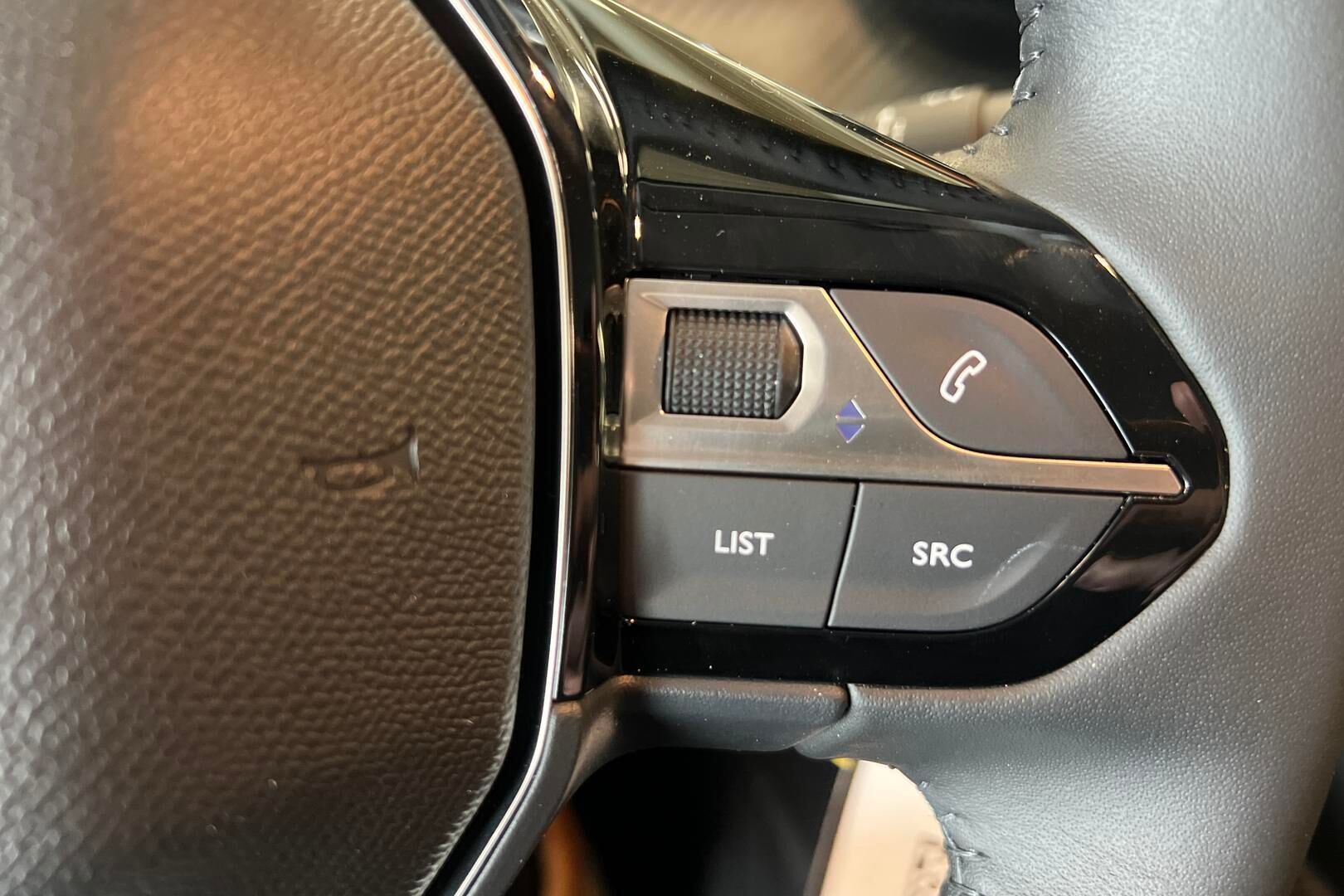 Peugeot 208 iso kuva 16