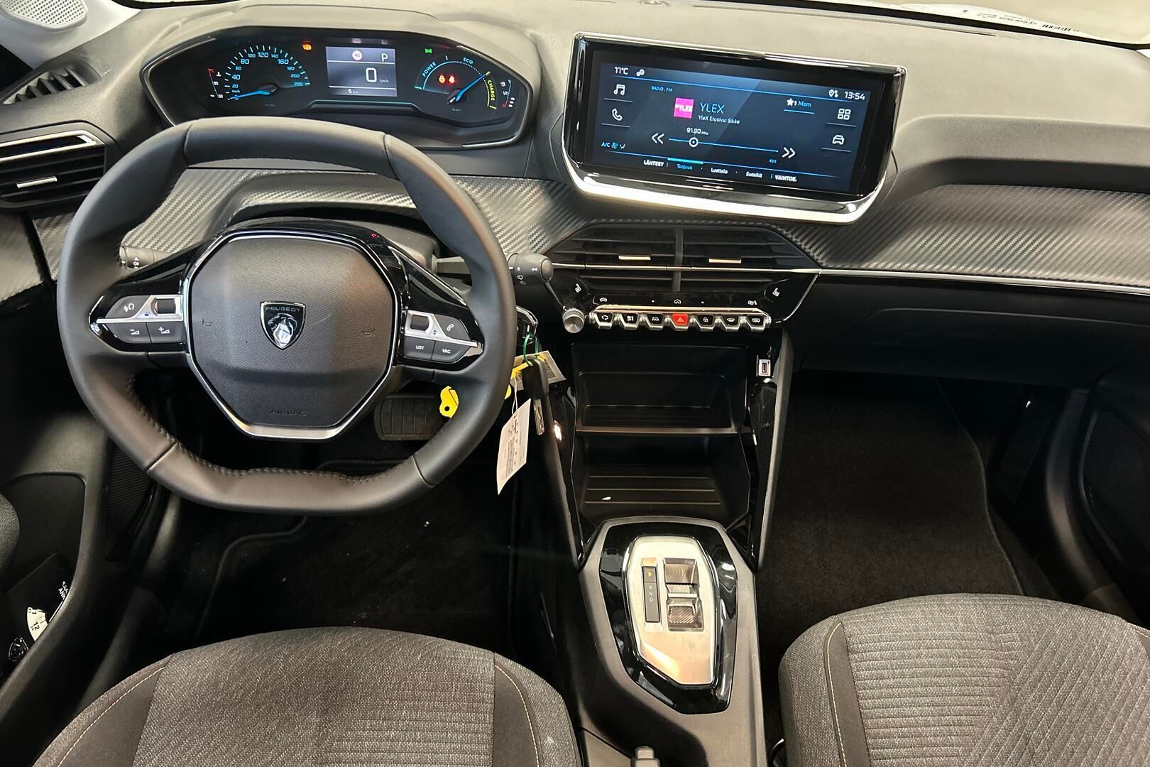 Peugeot 208 iso kuva 11