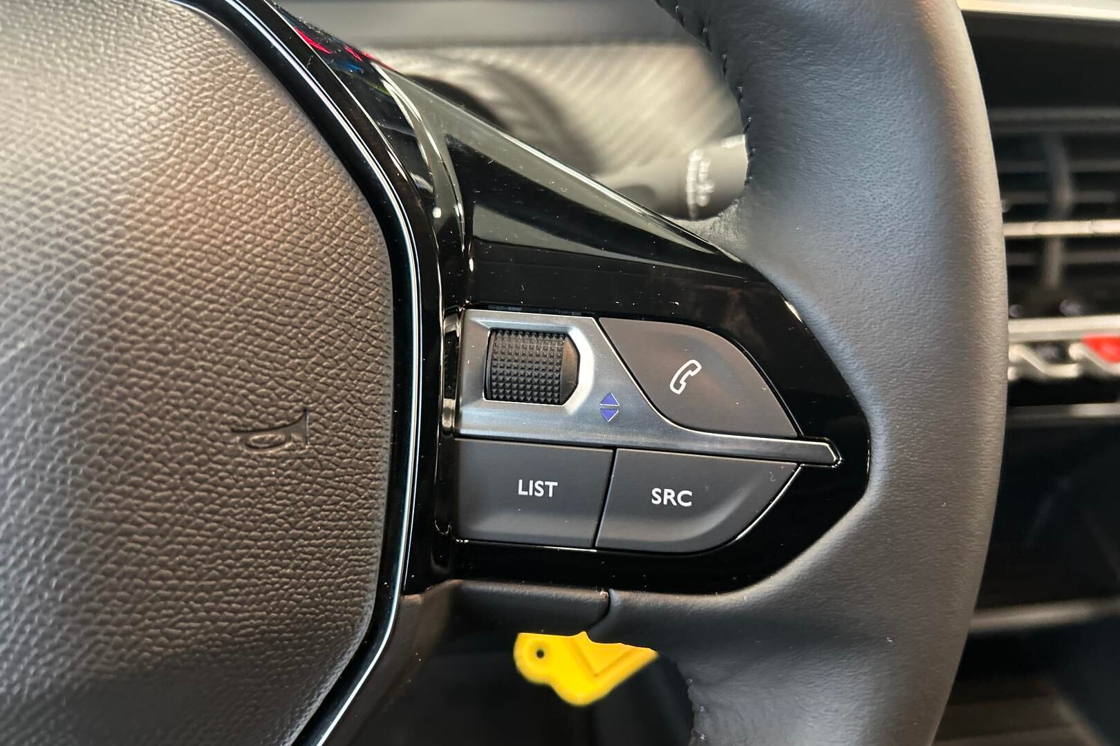 Peugeot 208 iso kuva 18