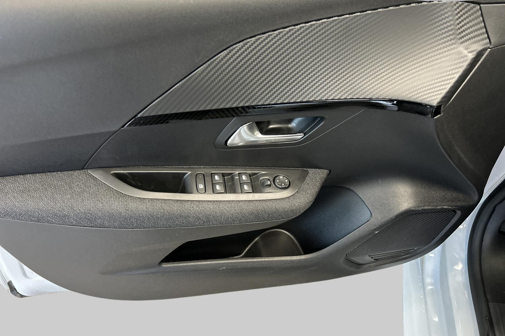 Peugeot 208 iso kuva 21