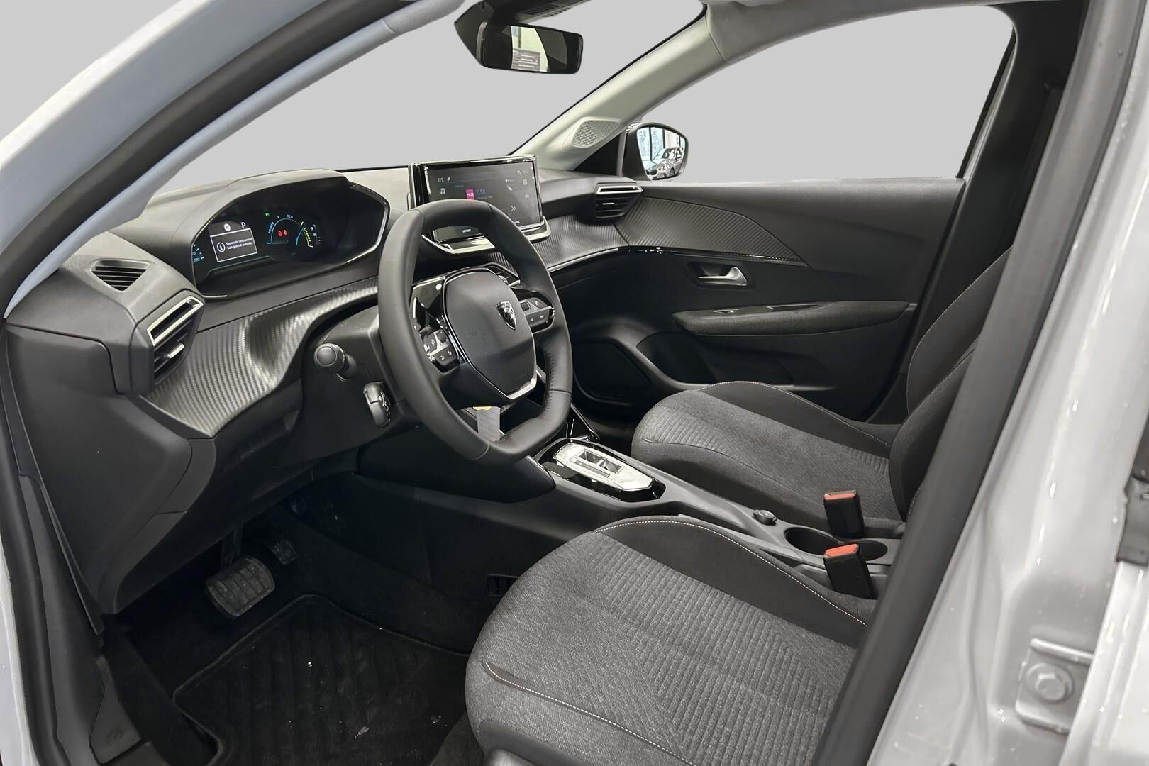 Peugeot 208 iso kuva 6