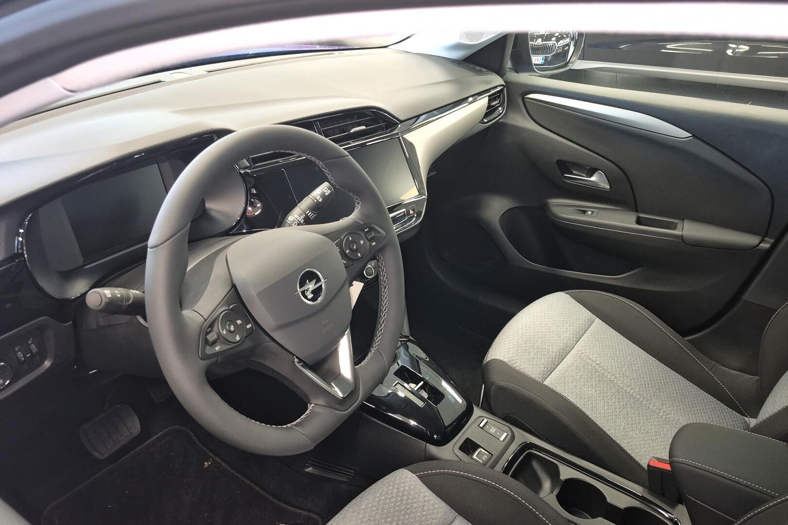 Opel CORSA iso kuva 1