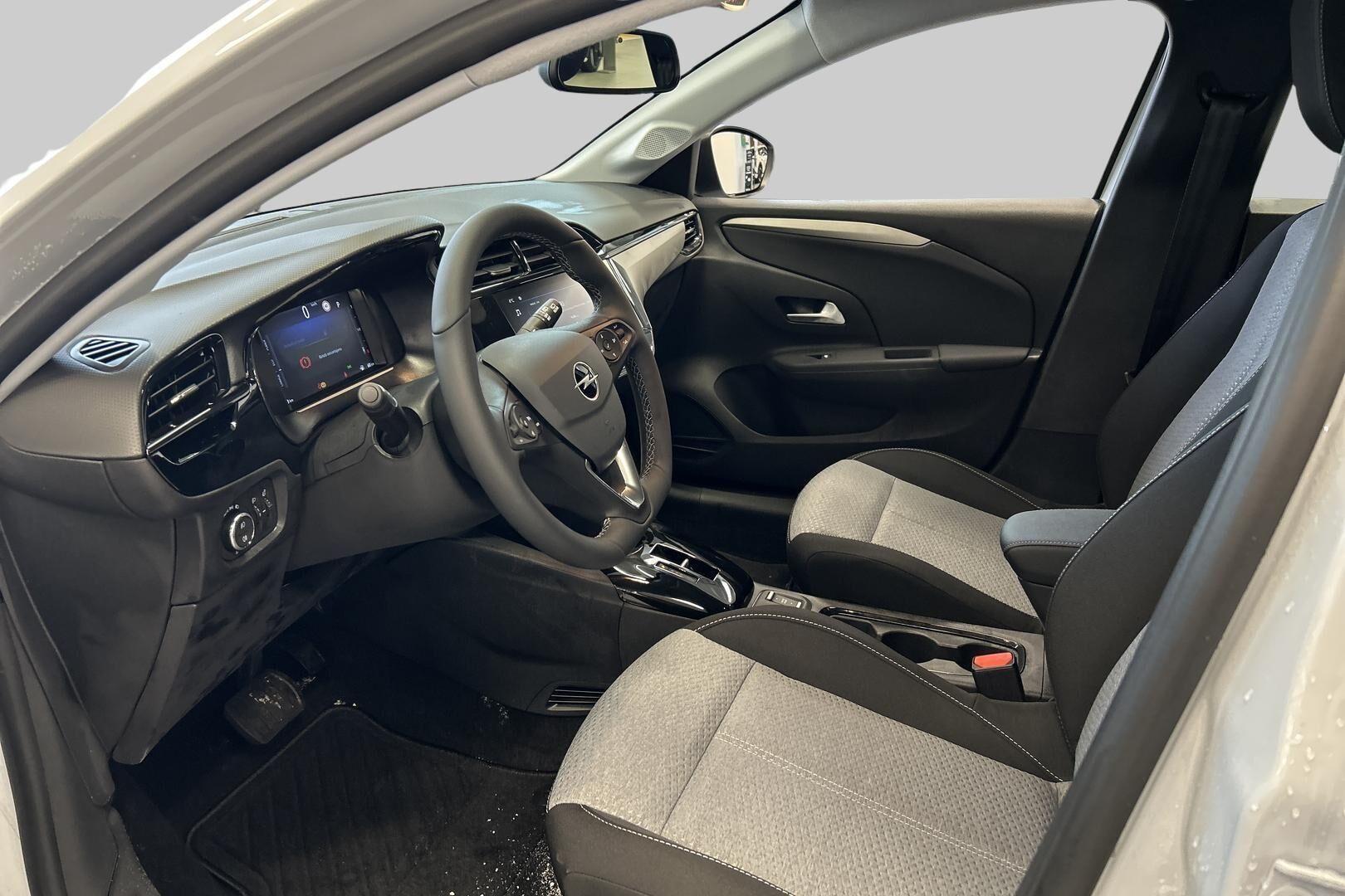 Opel Corsa iso kuva 8