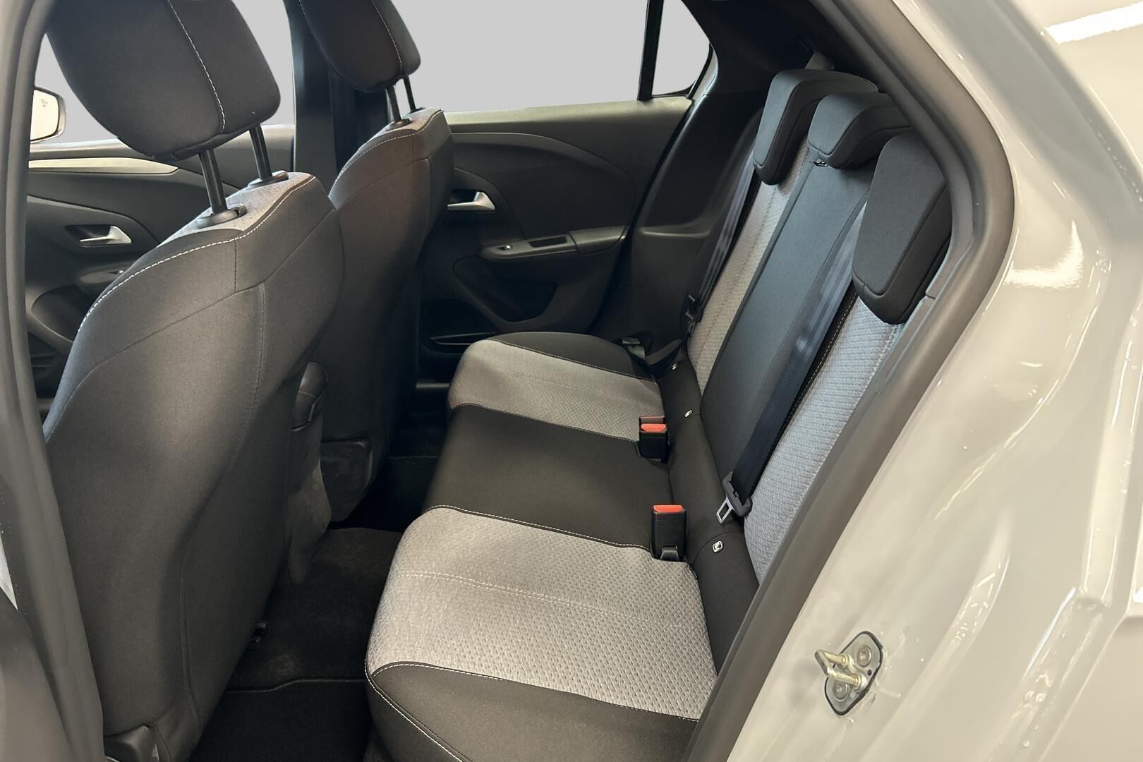 Opel Corsa iso kuva 9