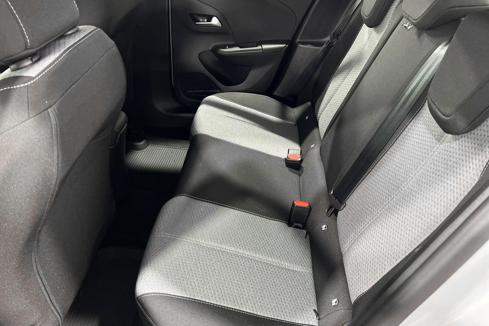 Opel Corsa iso kuva 9