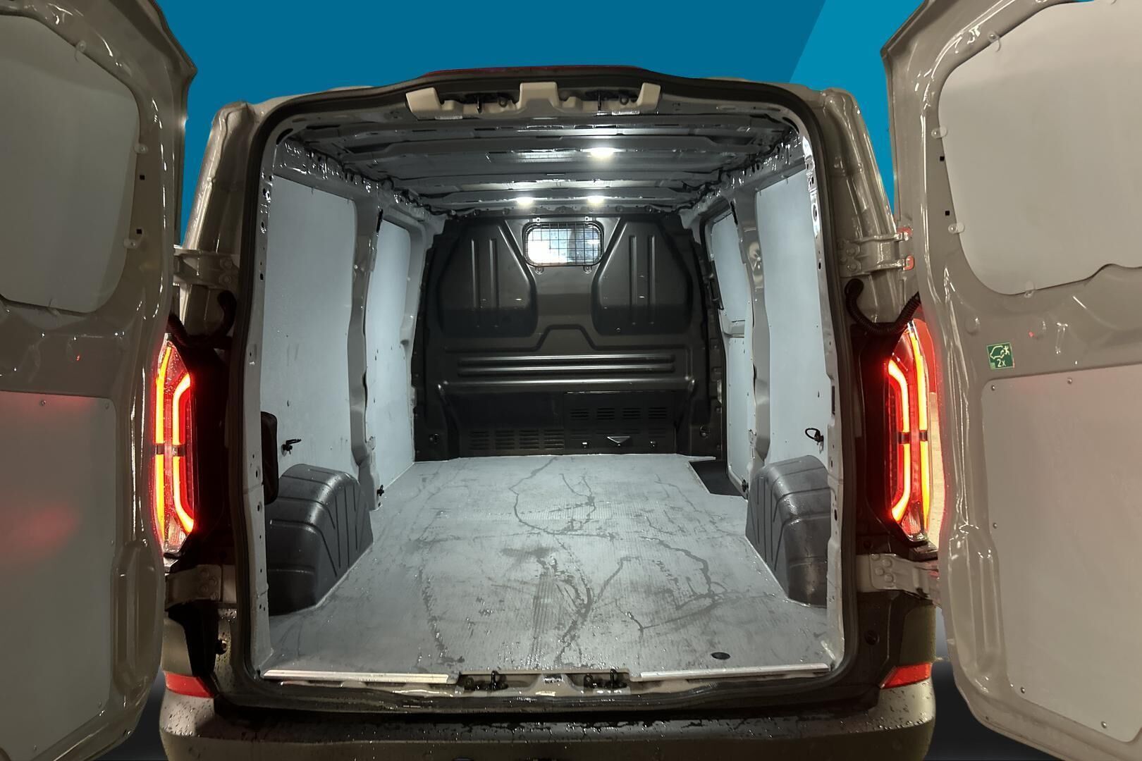 Ford Transit Custom iso kuva 8