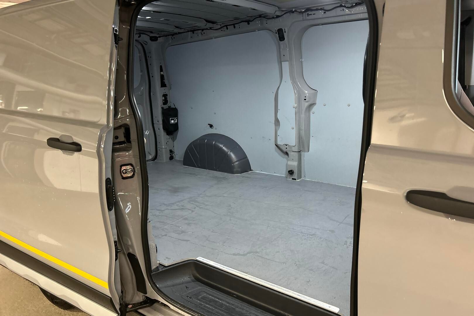 Ford Transit Custom iso kuva 22