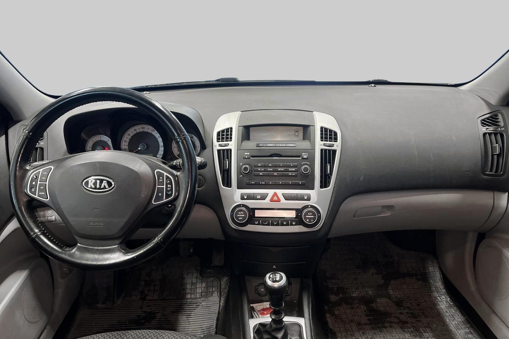 Kia cee'd iso kuva 10
