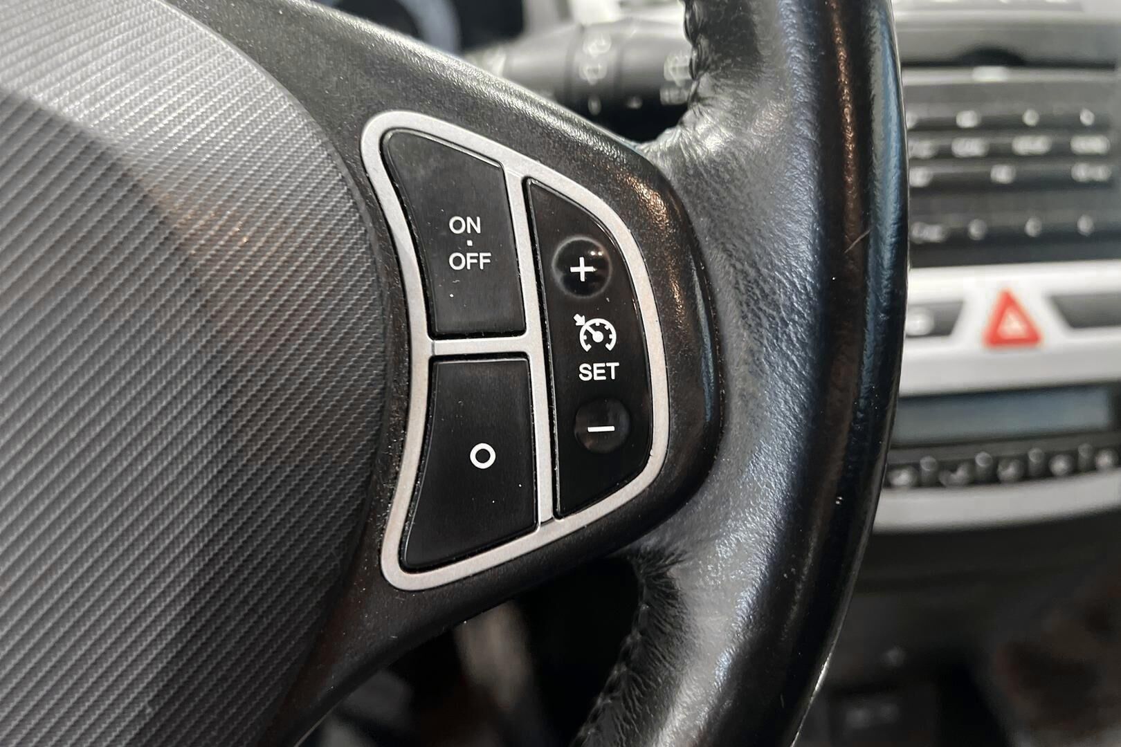 Kia cee'd iso kuva 25