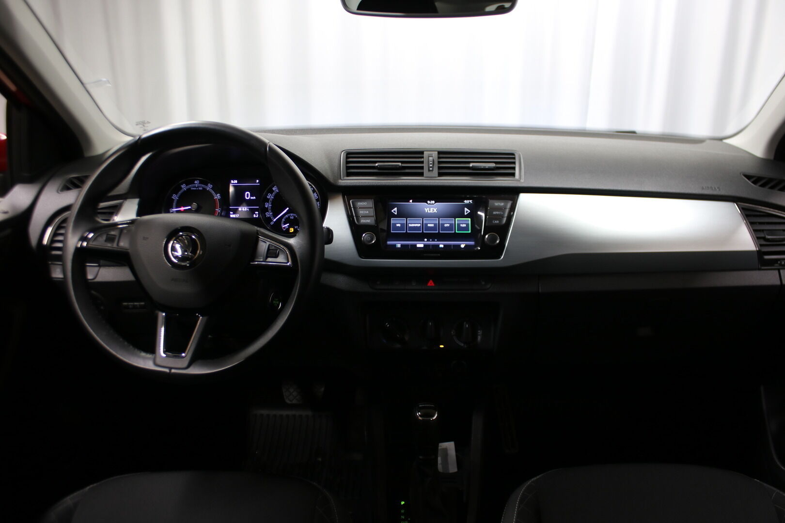 Skoda Fabia iso kuva 2