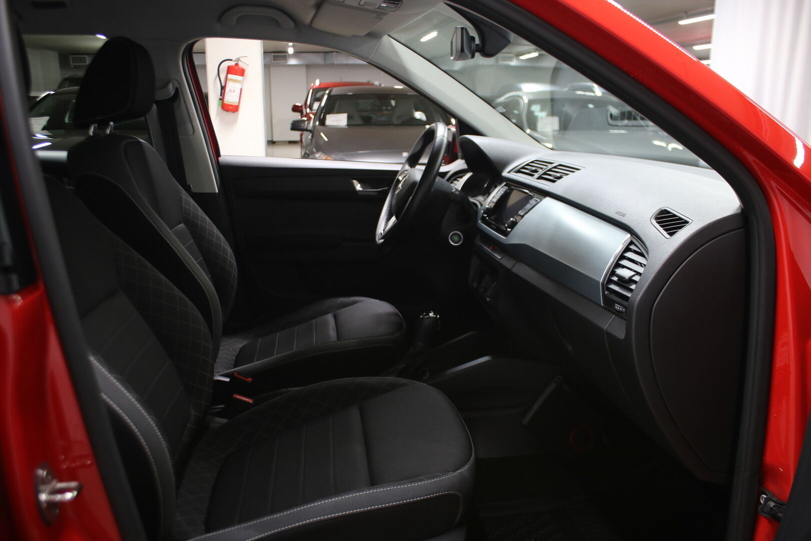 Skoda Fabia iso kuva 4