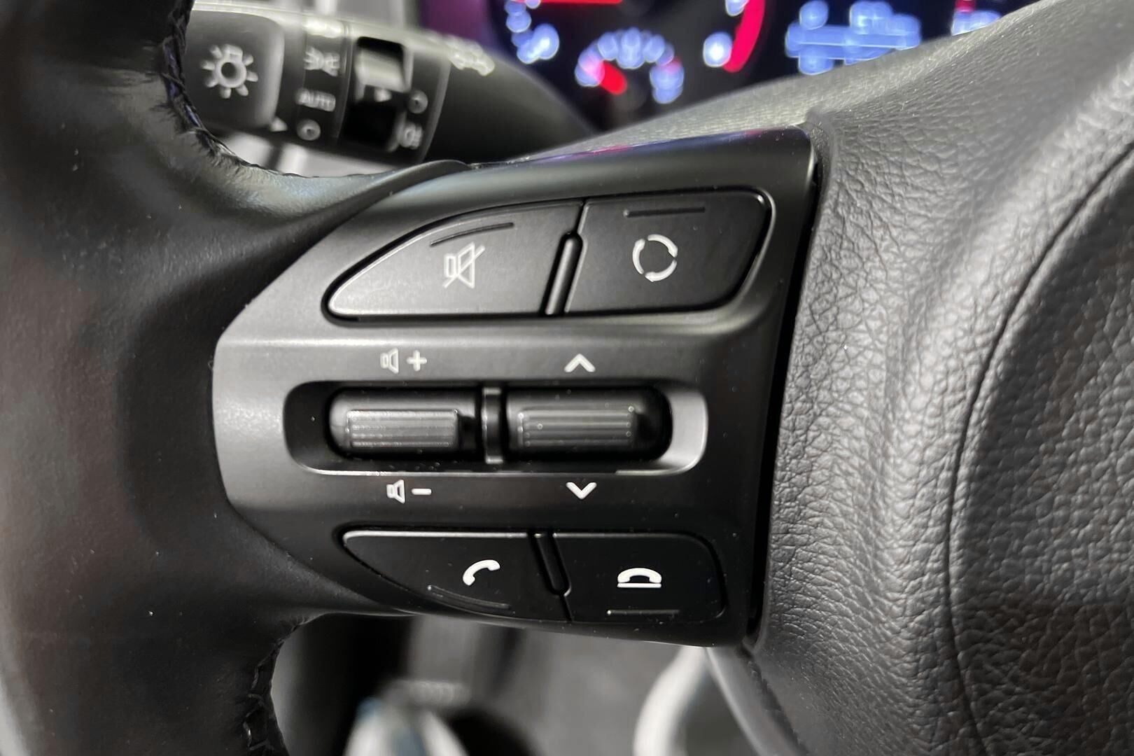 Kia Rio iso kuva 15