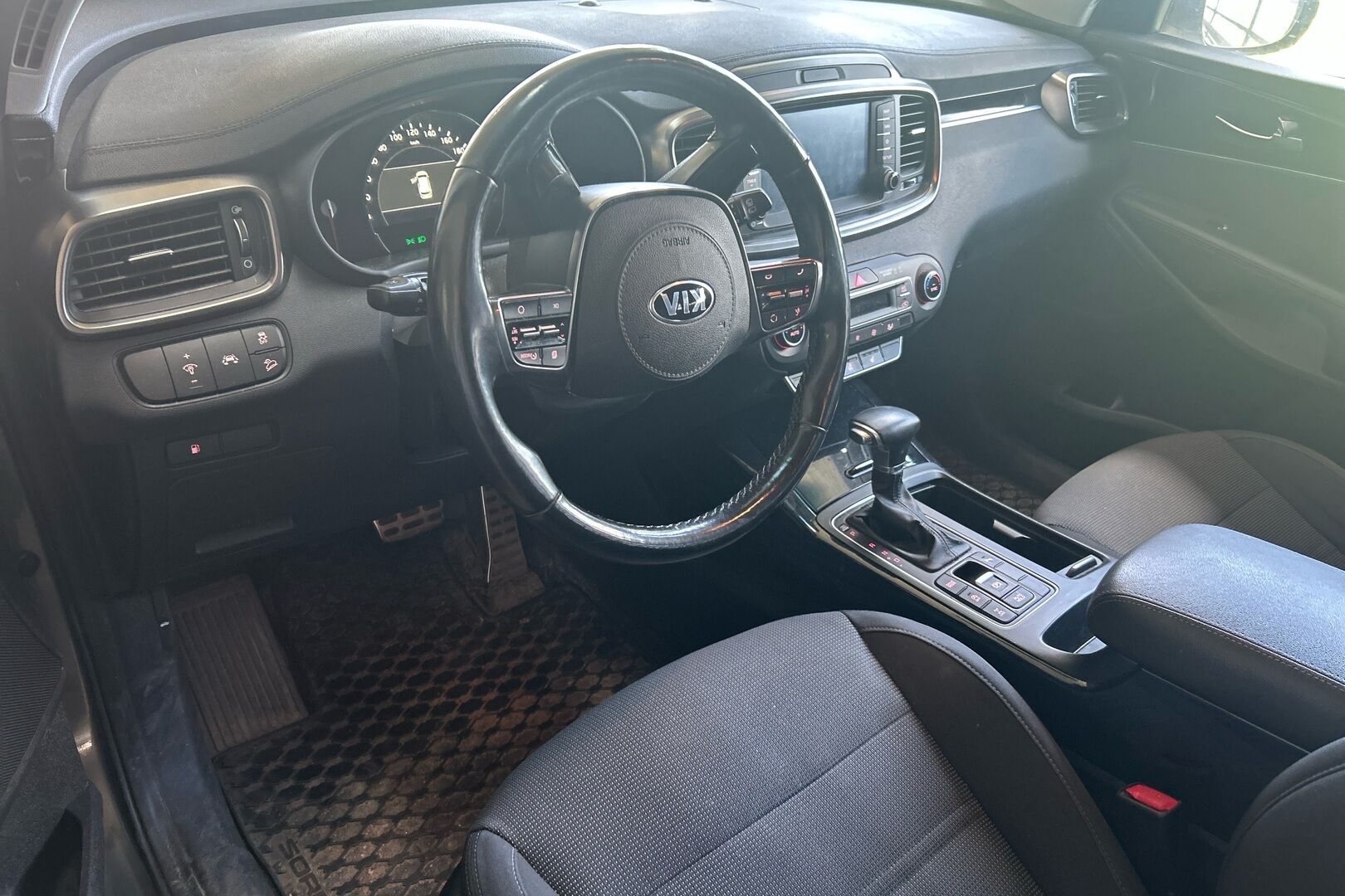 Kia Sorento iso kuva 1