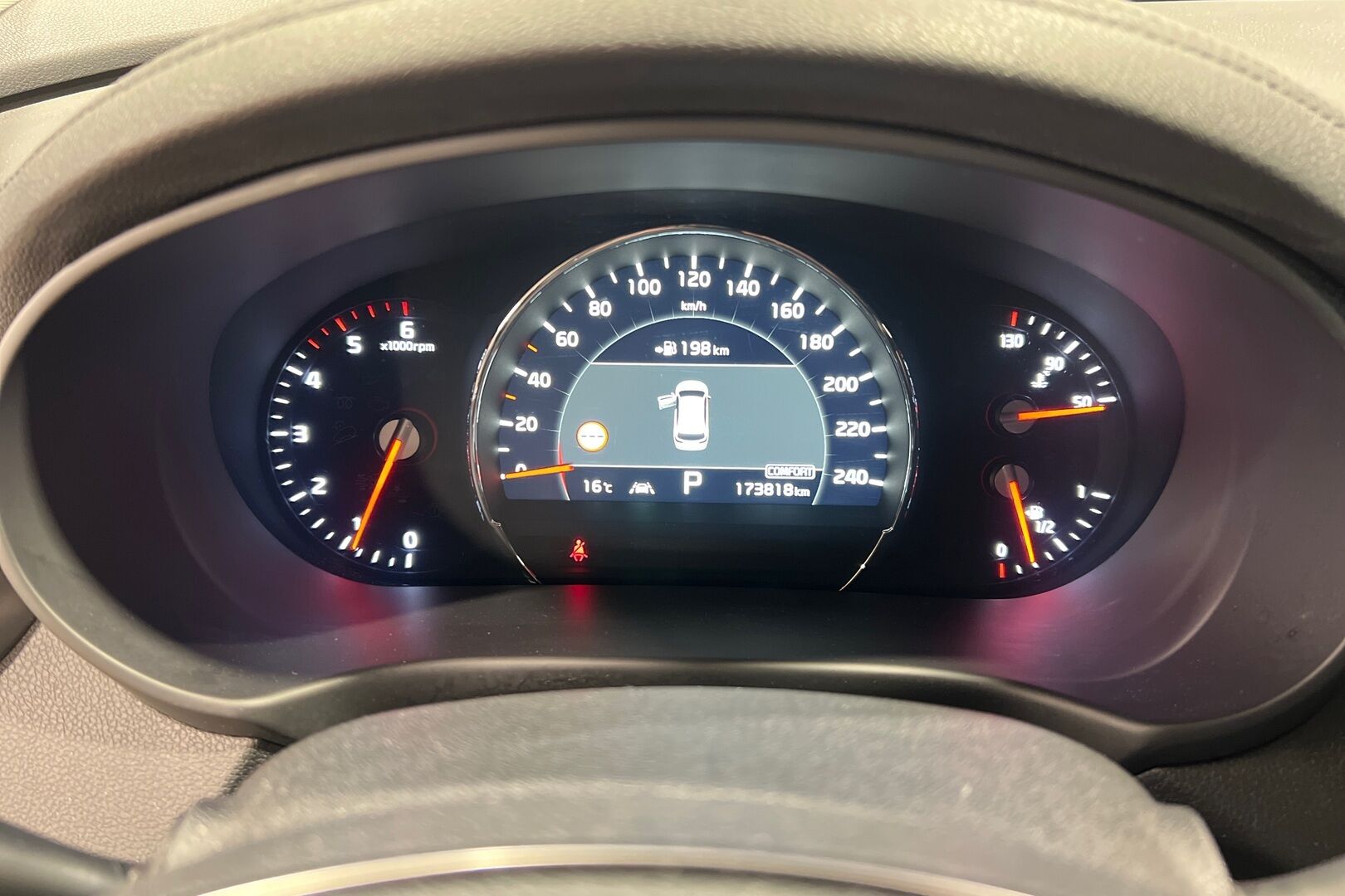 Kia Sorento iso kuva 13