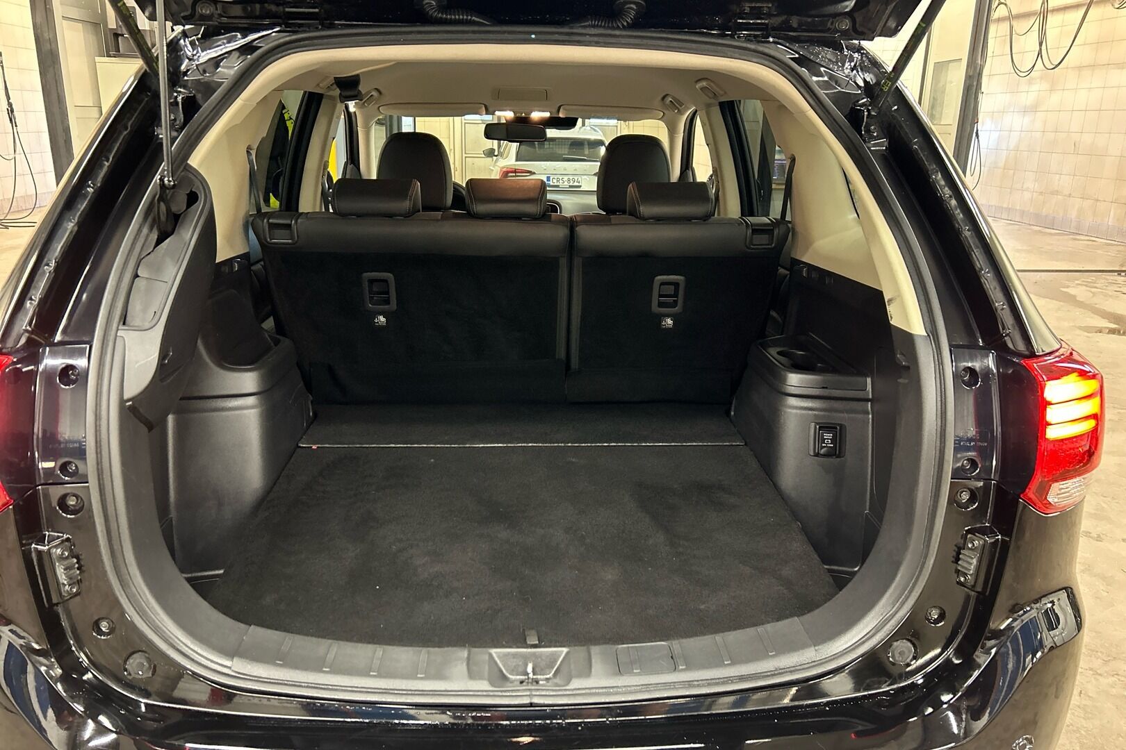 Mitsubishi Outlander PHEV iso kuva 8