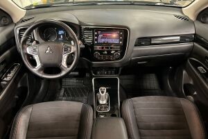 Mitsubishi Outlander PHEV esikatselu 5