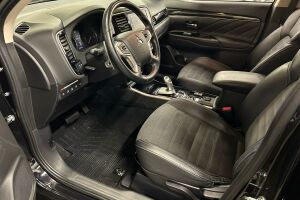 Mitsubishi Outlander PHEV esikatselu 6