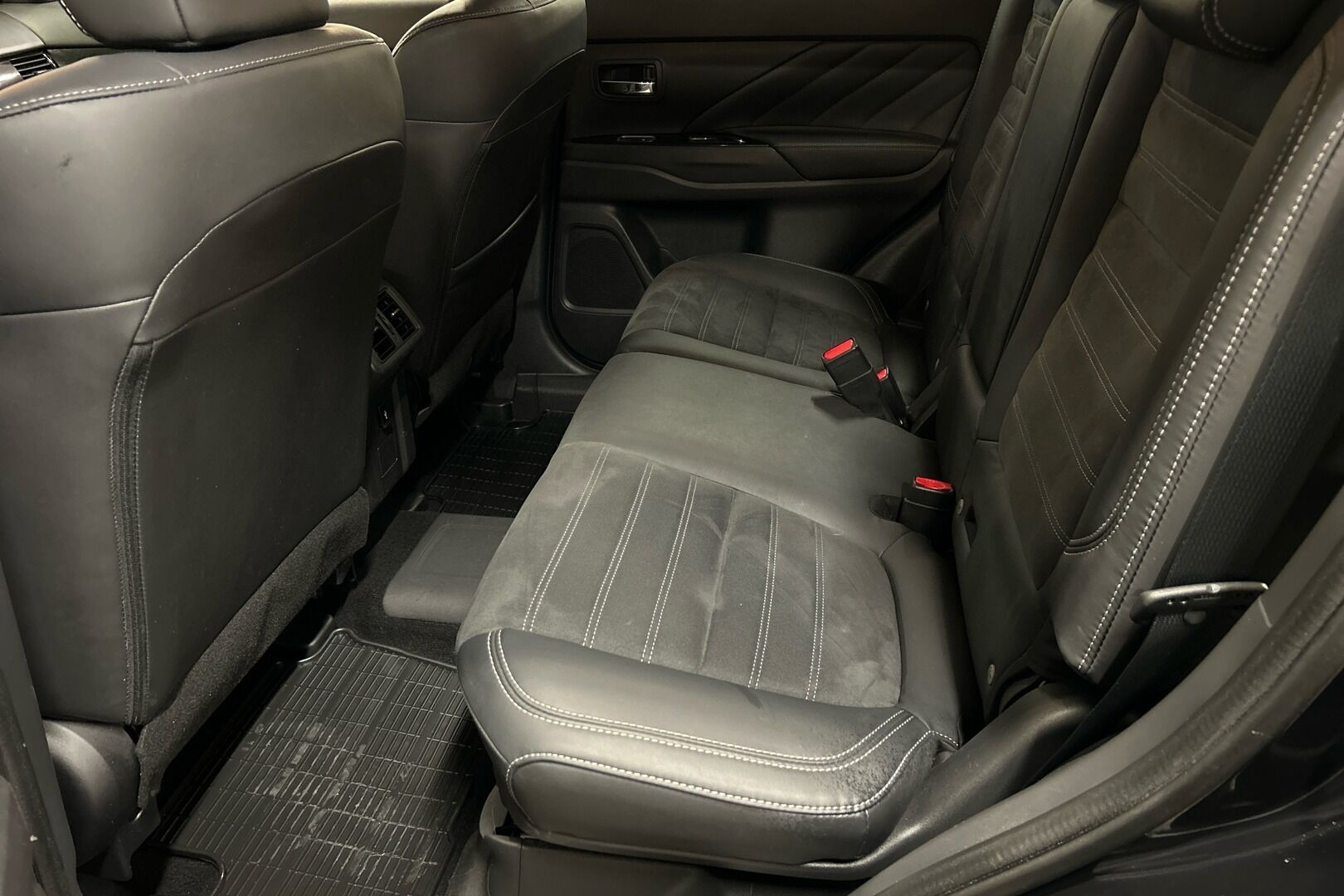 Mitsubishi Outlander PHEV iso kuva 7