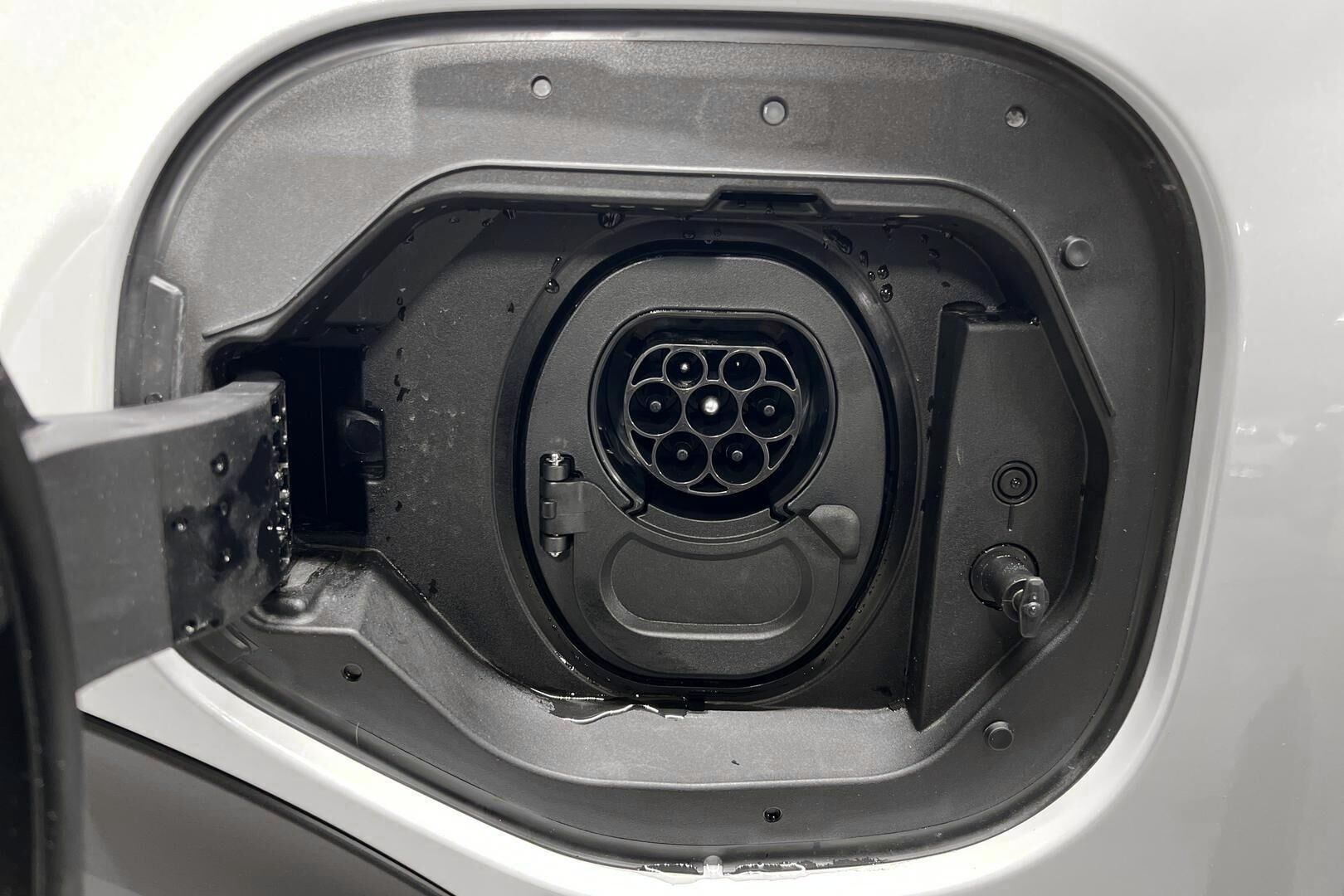 Toyota C-HR+ iso kuva 15