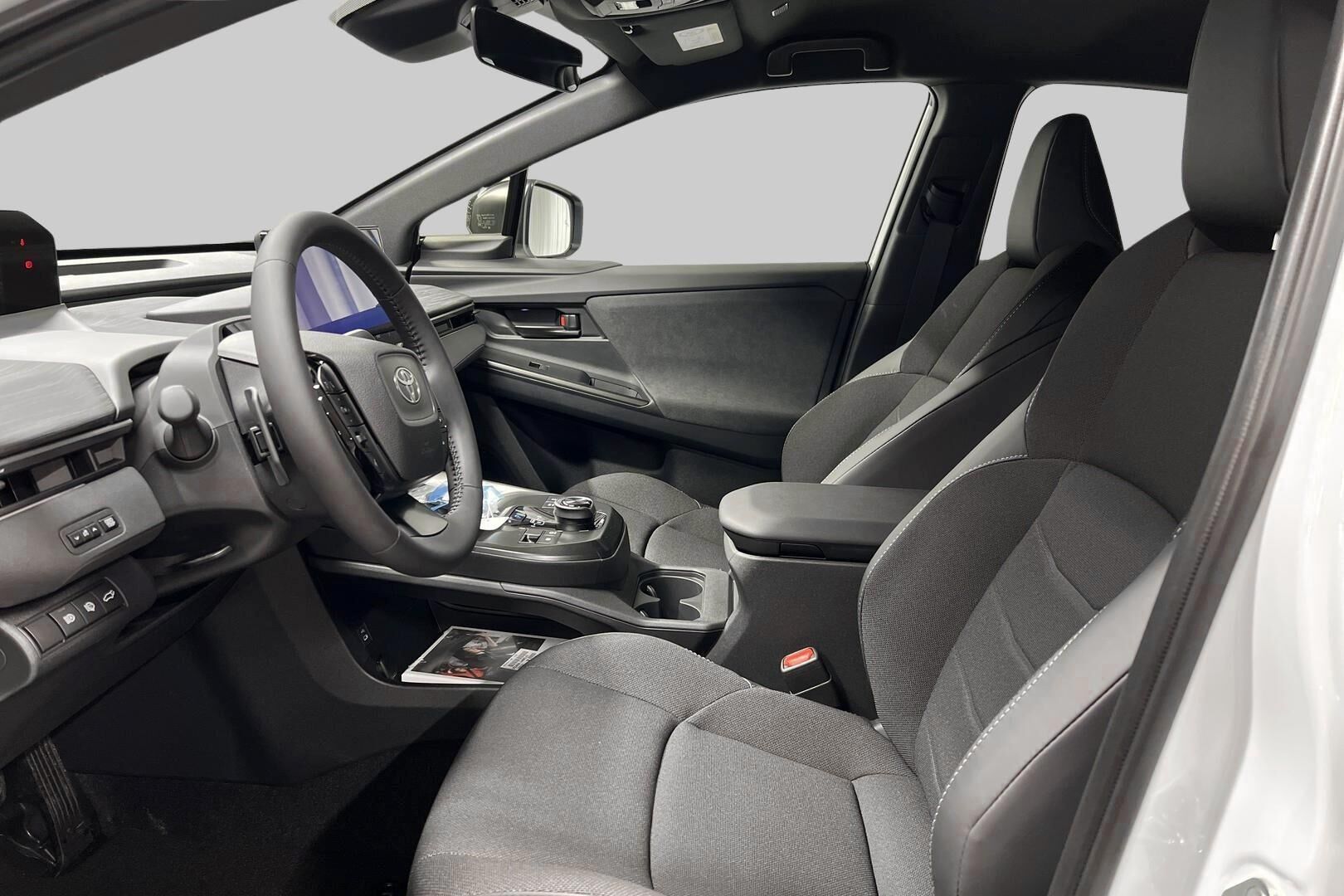 Toyota C-HR+ iso kuva 18