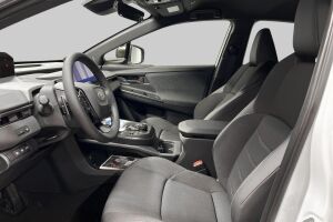 Toyota C-HR+ esikatselu 18