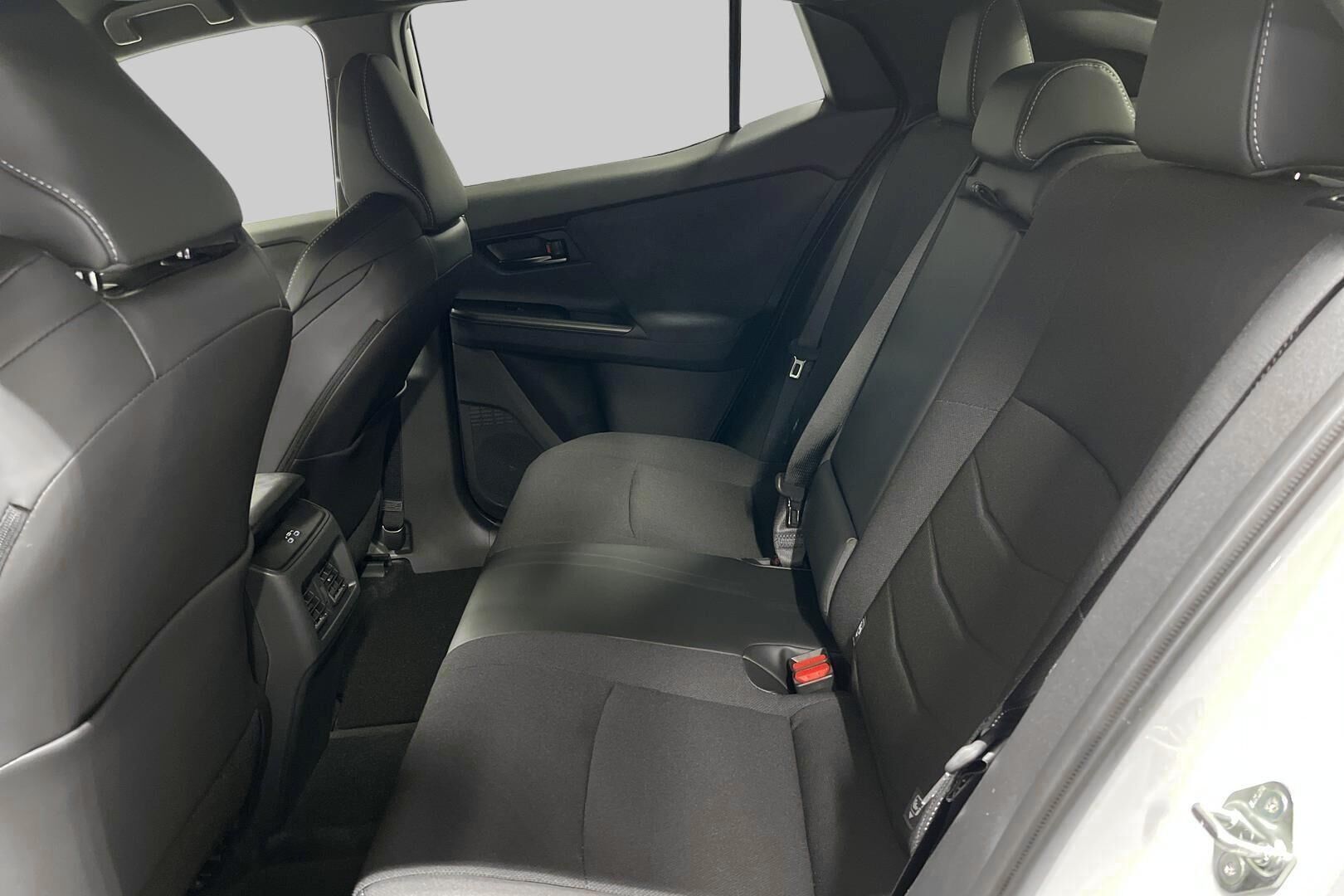 Toyota C-HR+ iso kuva 7