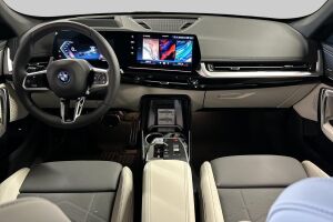 BMW iX1 esikatselu 10
