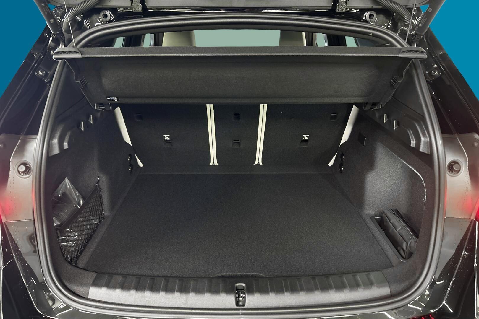 BMW iX1 iso kuva 11