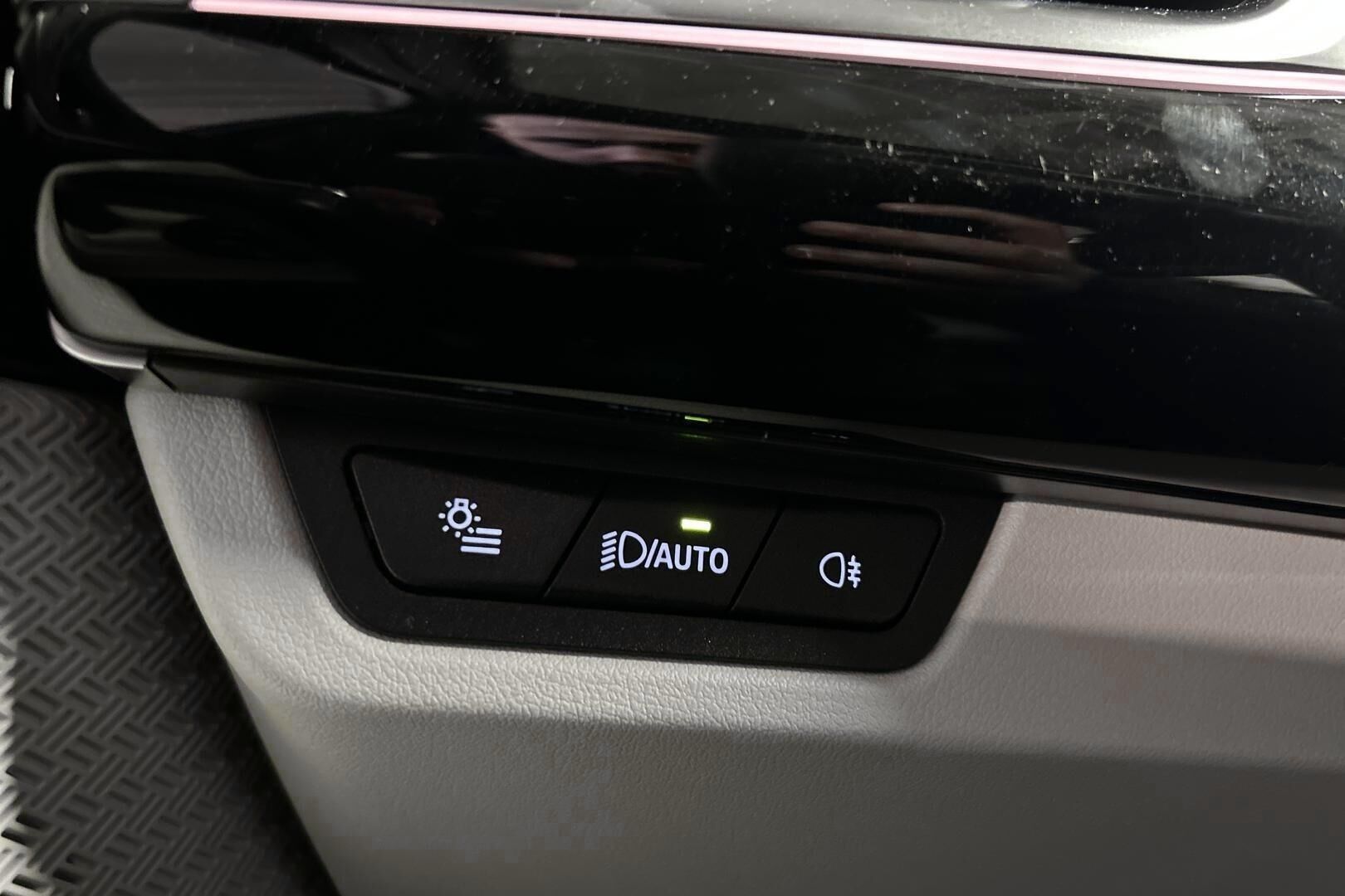 BMW iX1 iso kuva 20