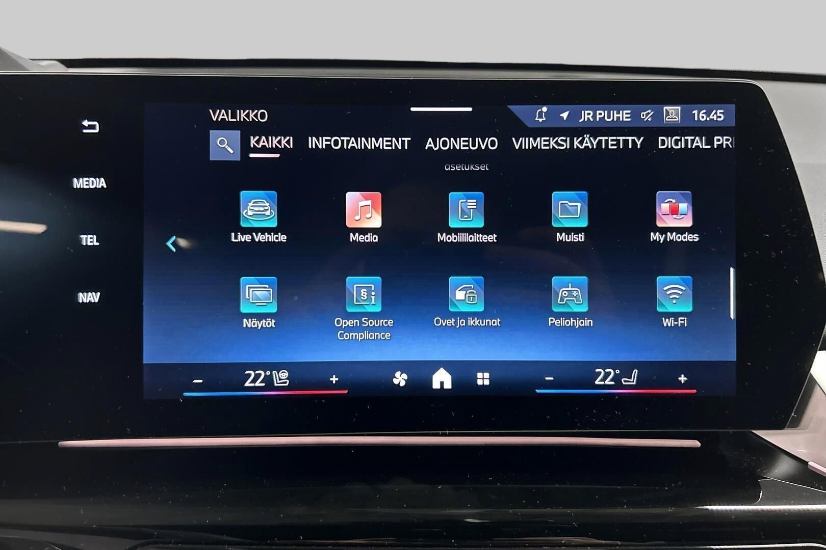 BMW iX1 iso kuva 30