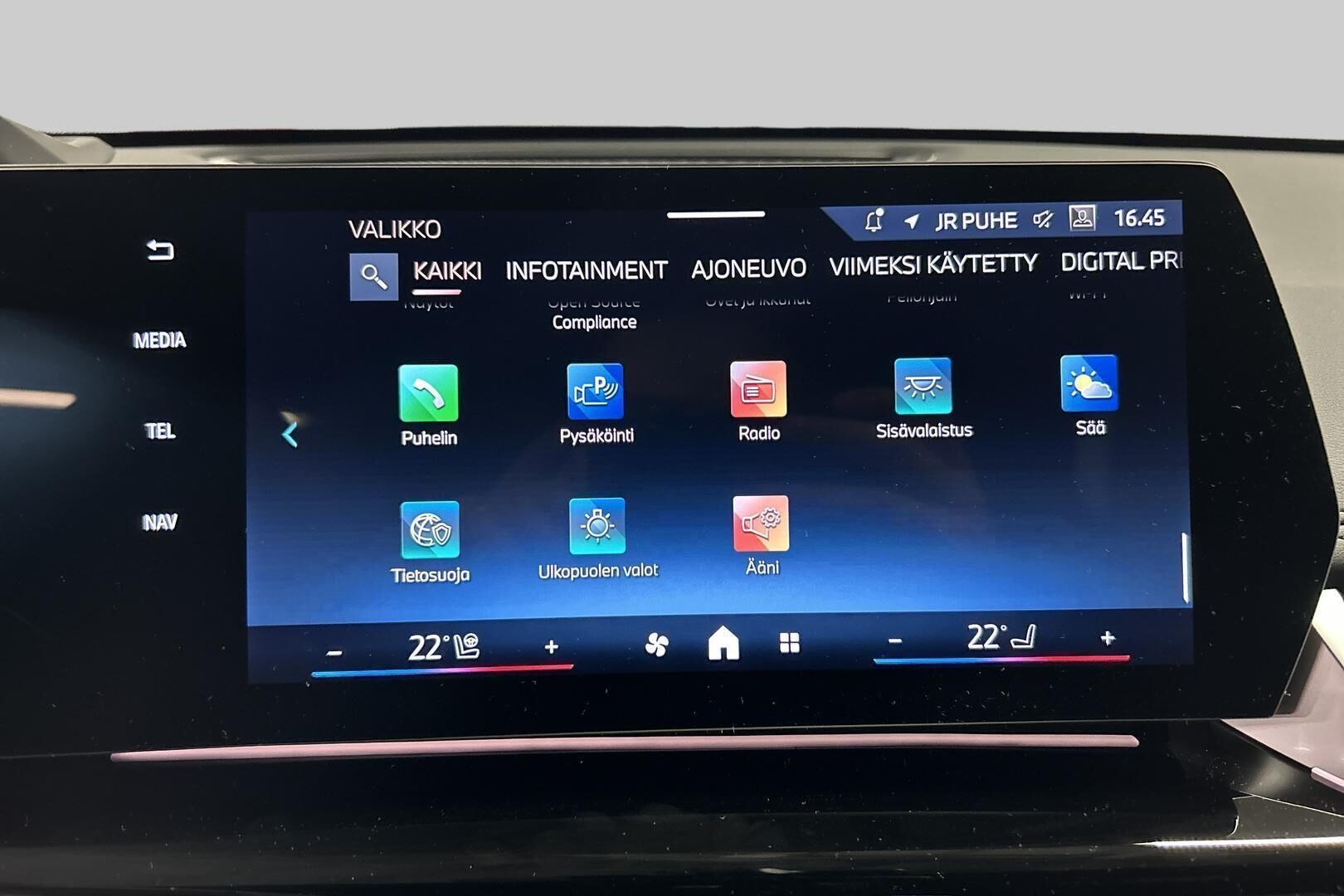 BMW iX1 iso kuva 31