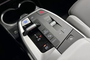 BMW iX1 esikatselu 34
