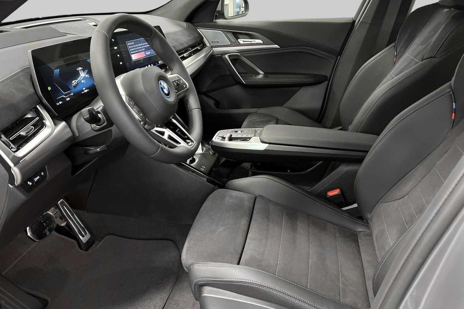 BMW iX2 iso kuva 8
