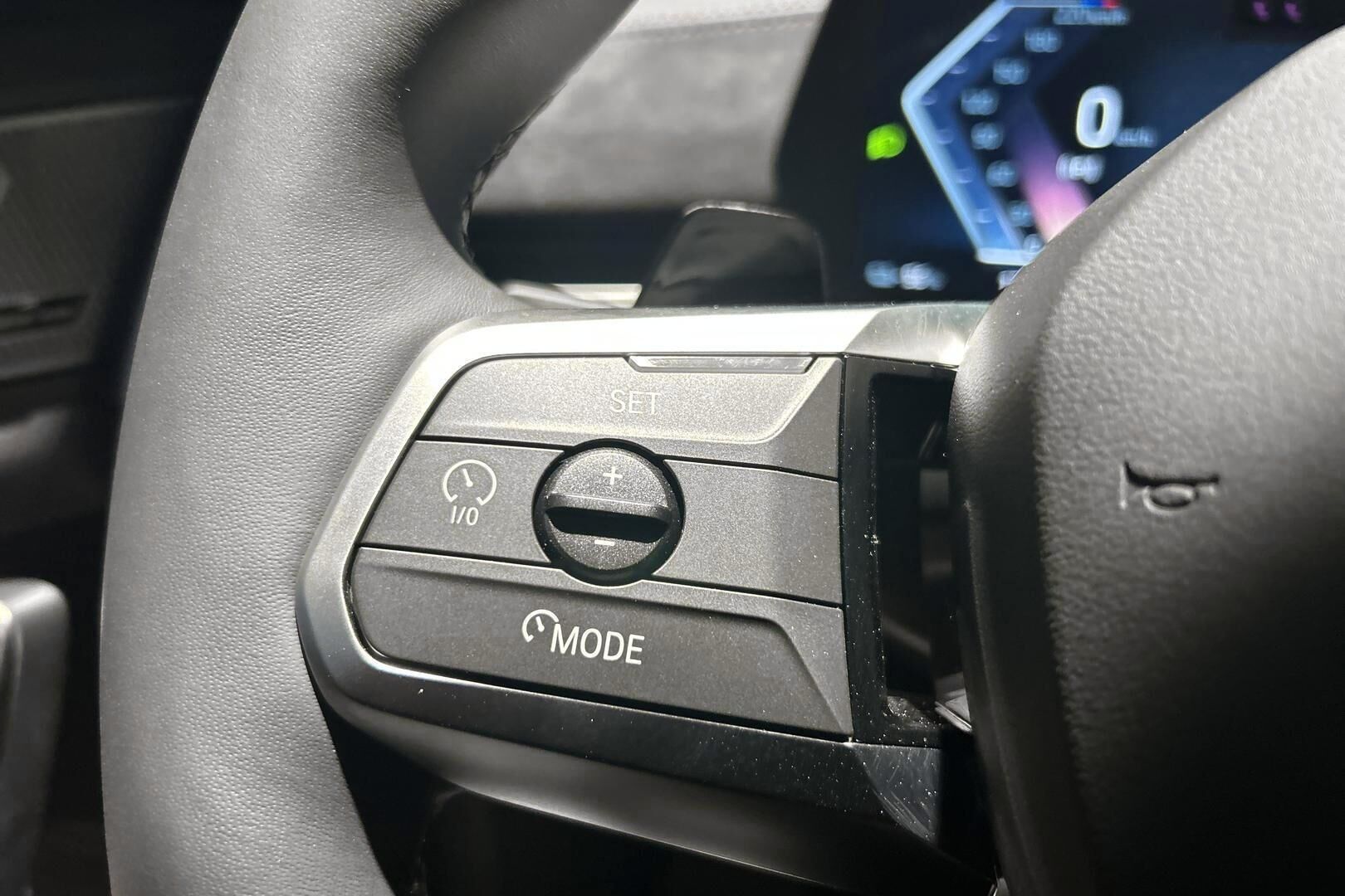 BMW iX2 iso kuva 7
