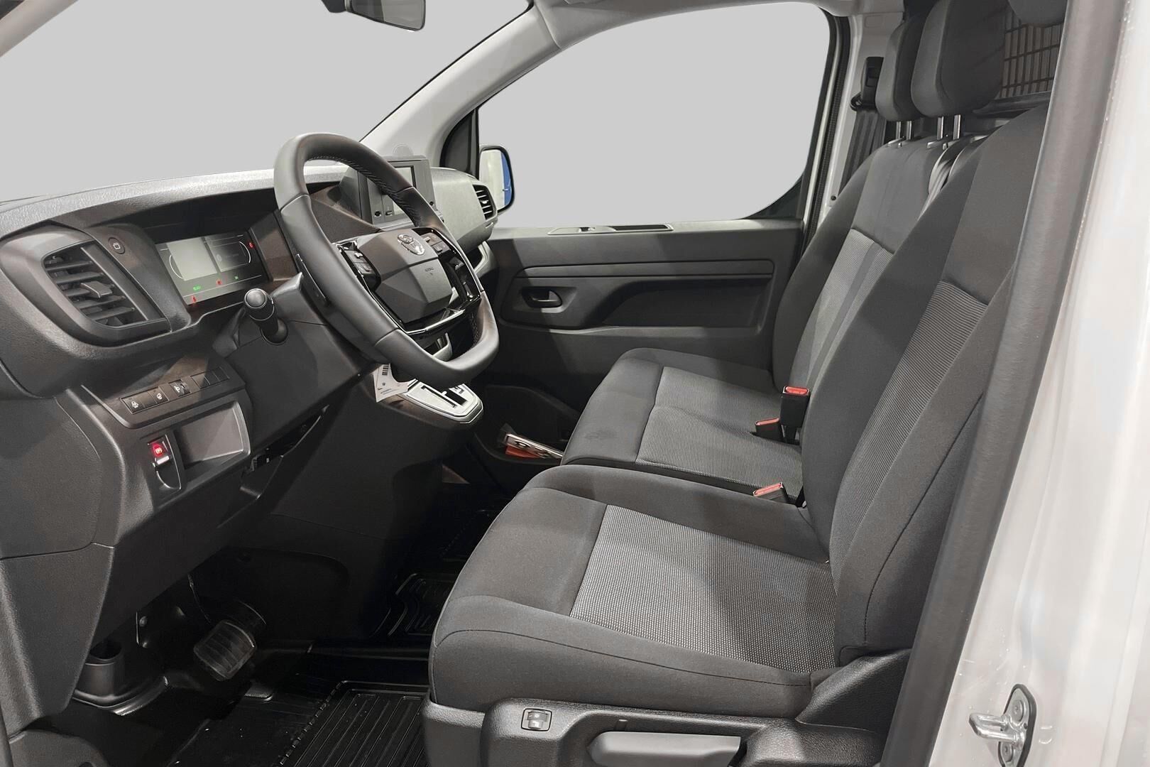 Toyota Proace iso kuva 8